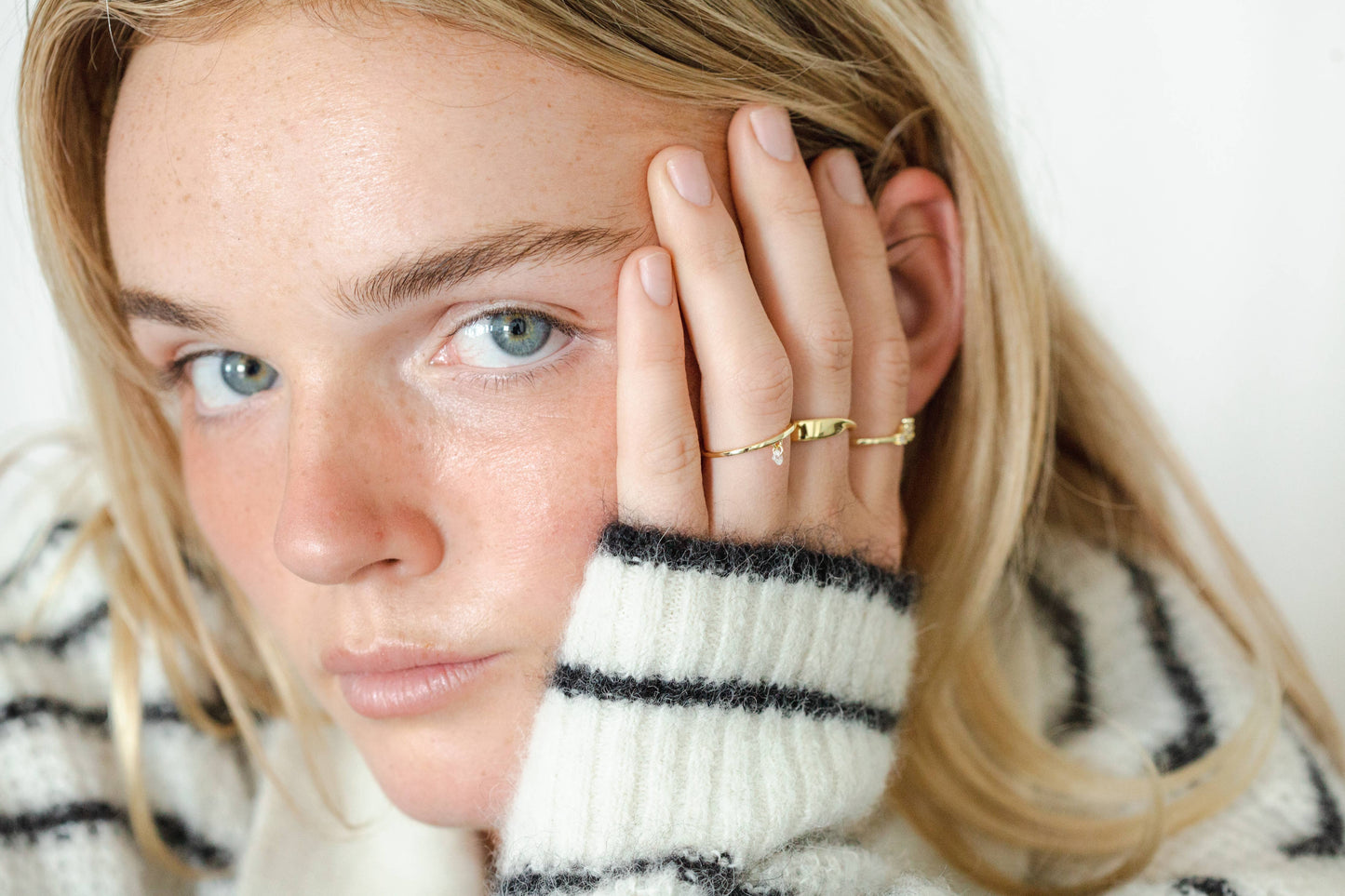 Moon Dangle CZ Stone Gold Ring: 8