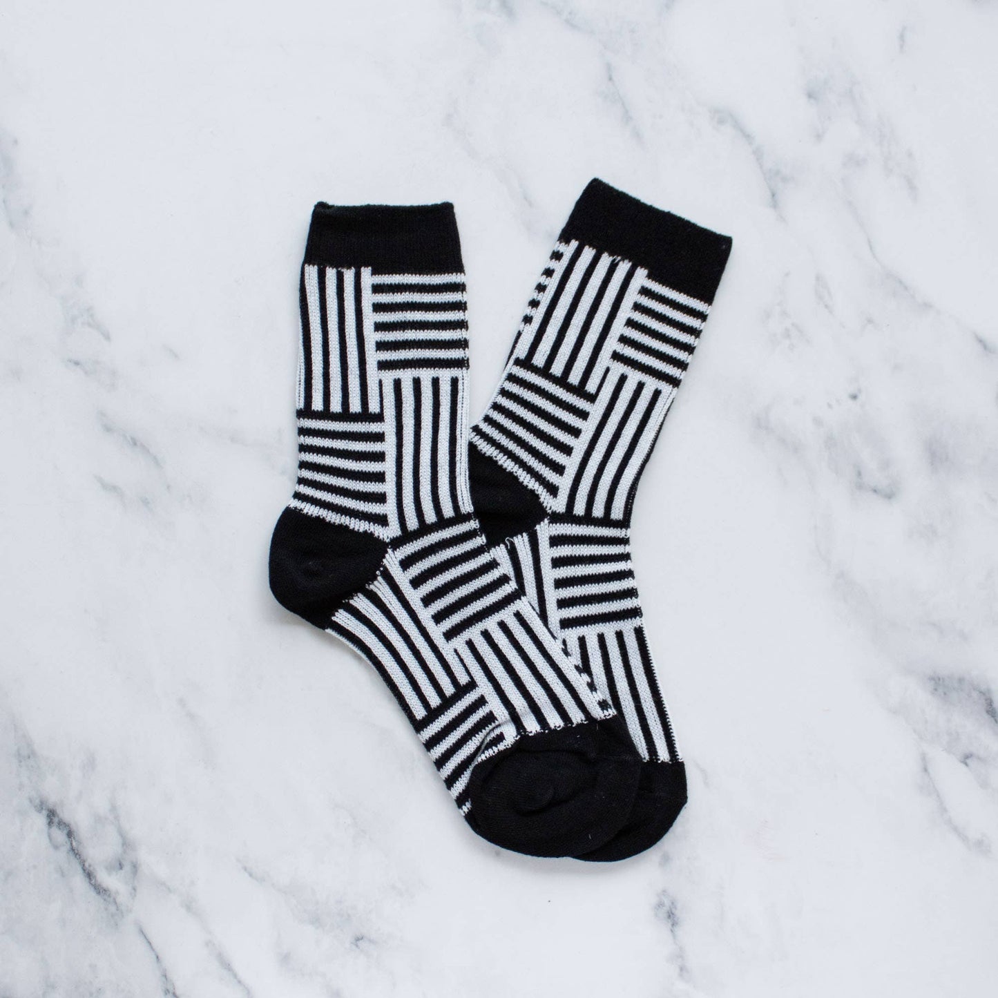 Line Pattern Casual Socks | Black & White