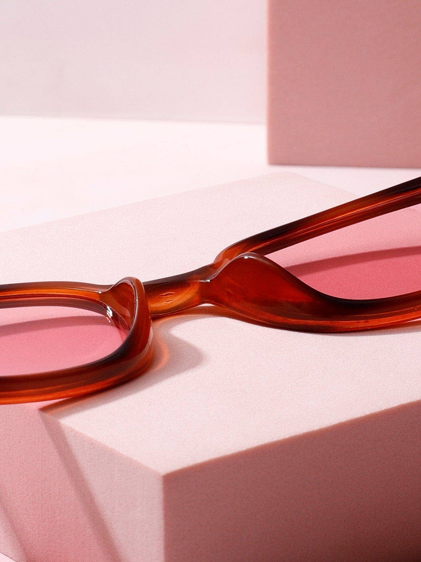 Hot In It Slim Frame Sunglasses: Peach
