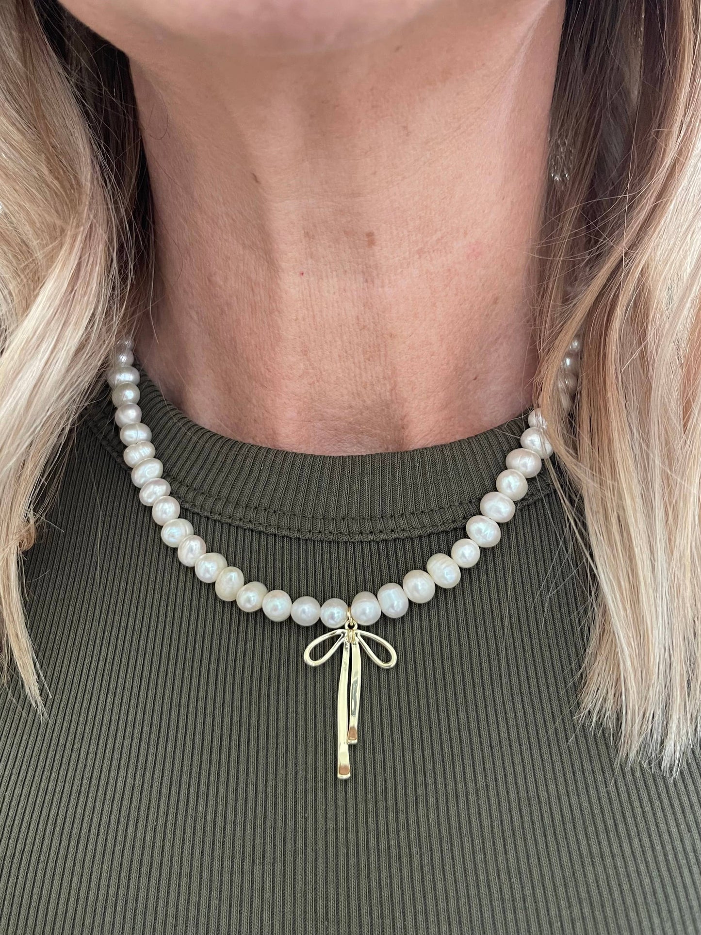 Hasvi Bow Necklace