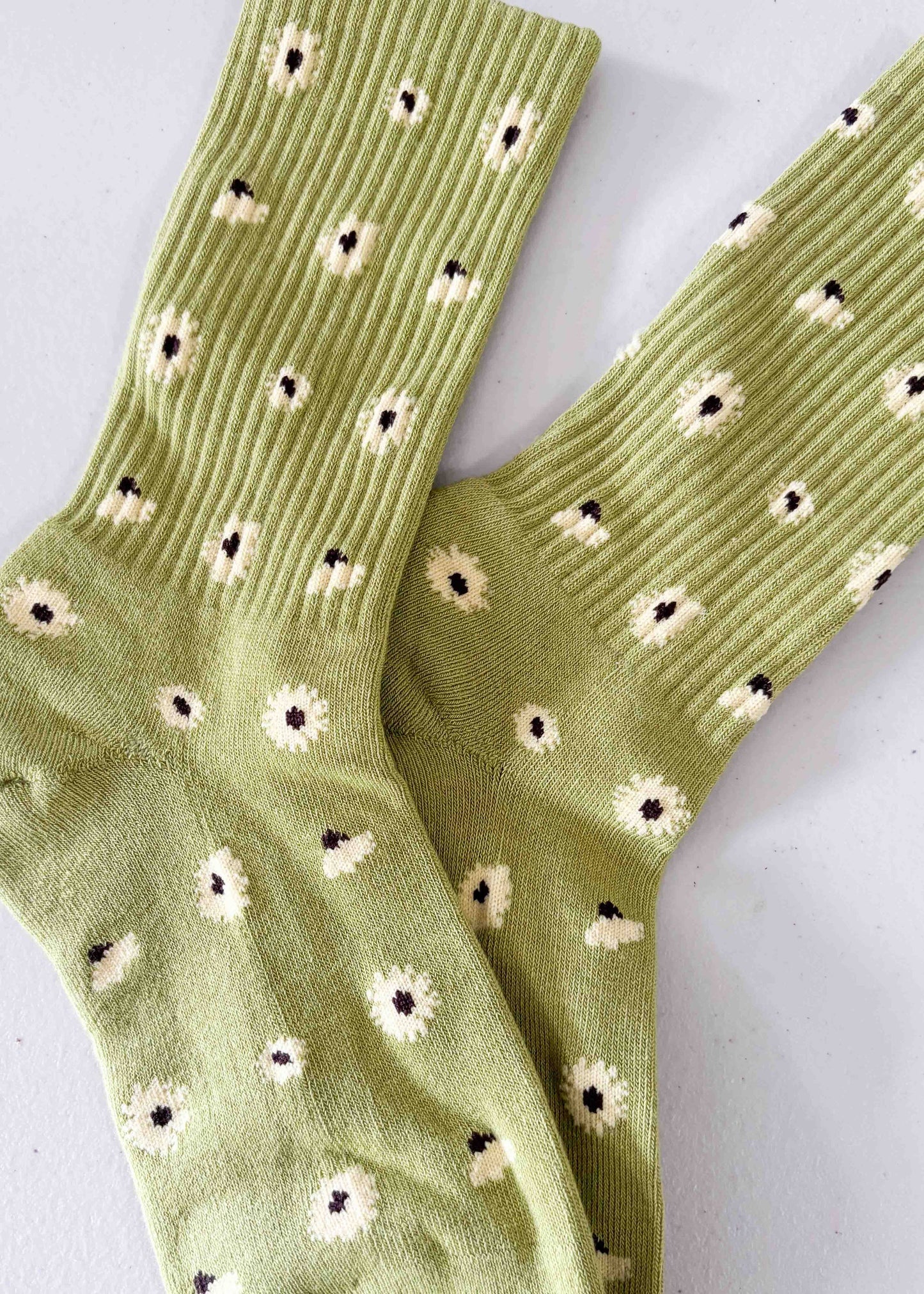 Daisy Dot Crew Socks: Green
