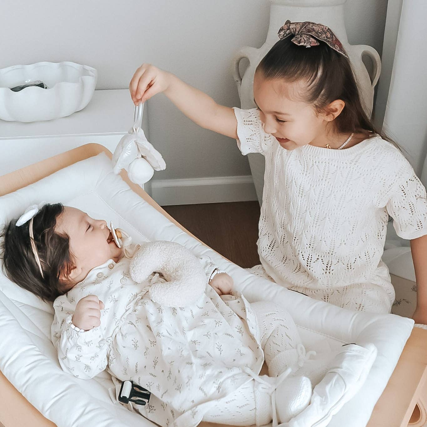 Oyster Handheld Rattle