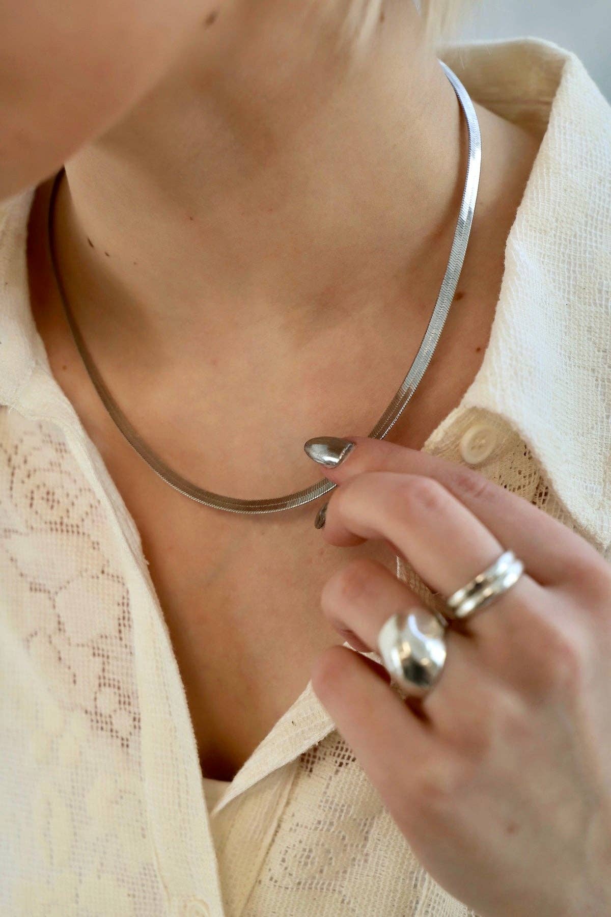 HERRINGBONE CHAIN NECKLACE: GOLD