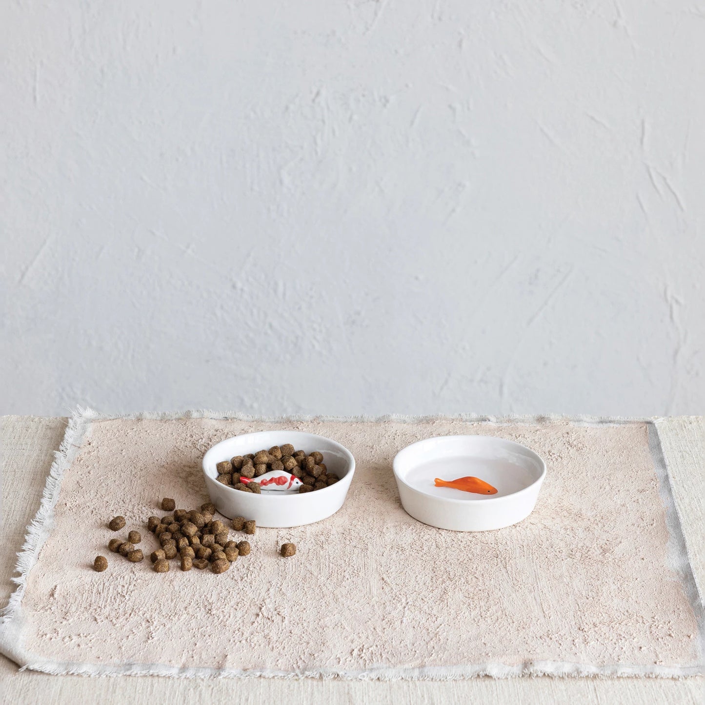 10 oz Stoneware Pet Bowl With Fish | Goldfish