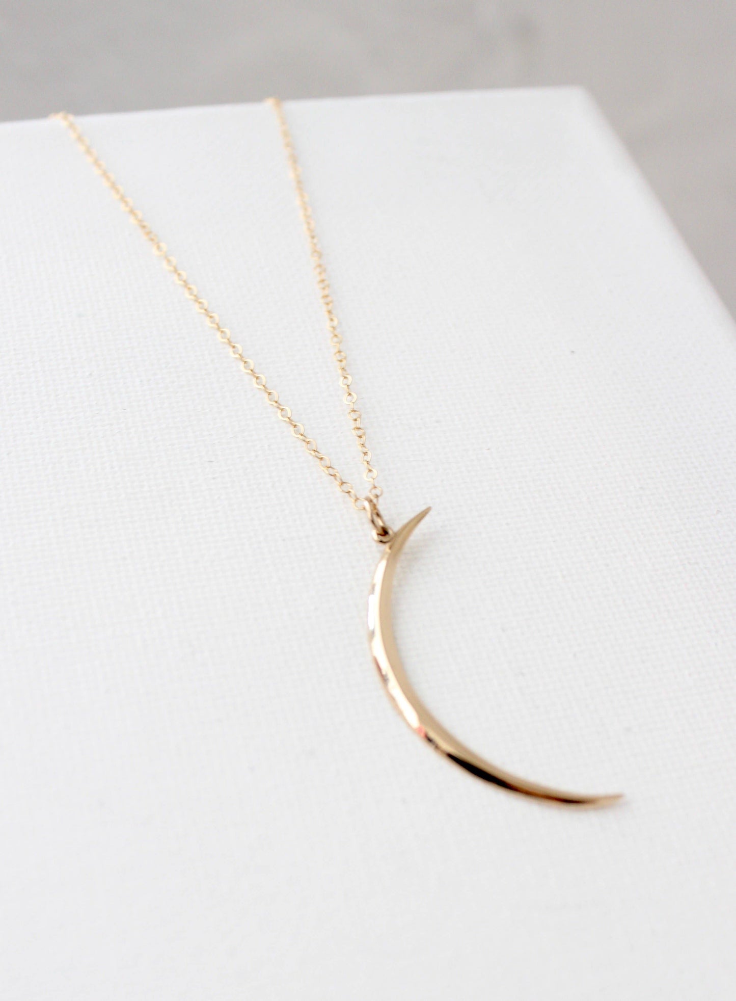 CRESCENT NECKLACE | Gold