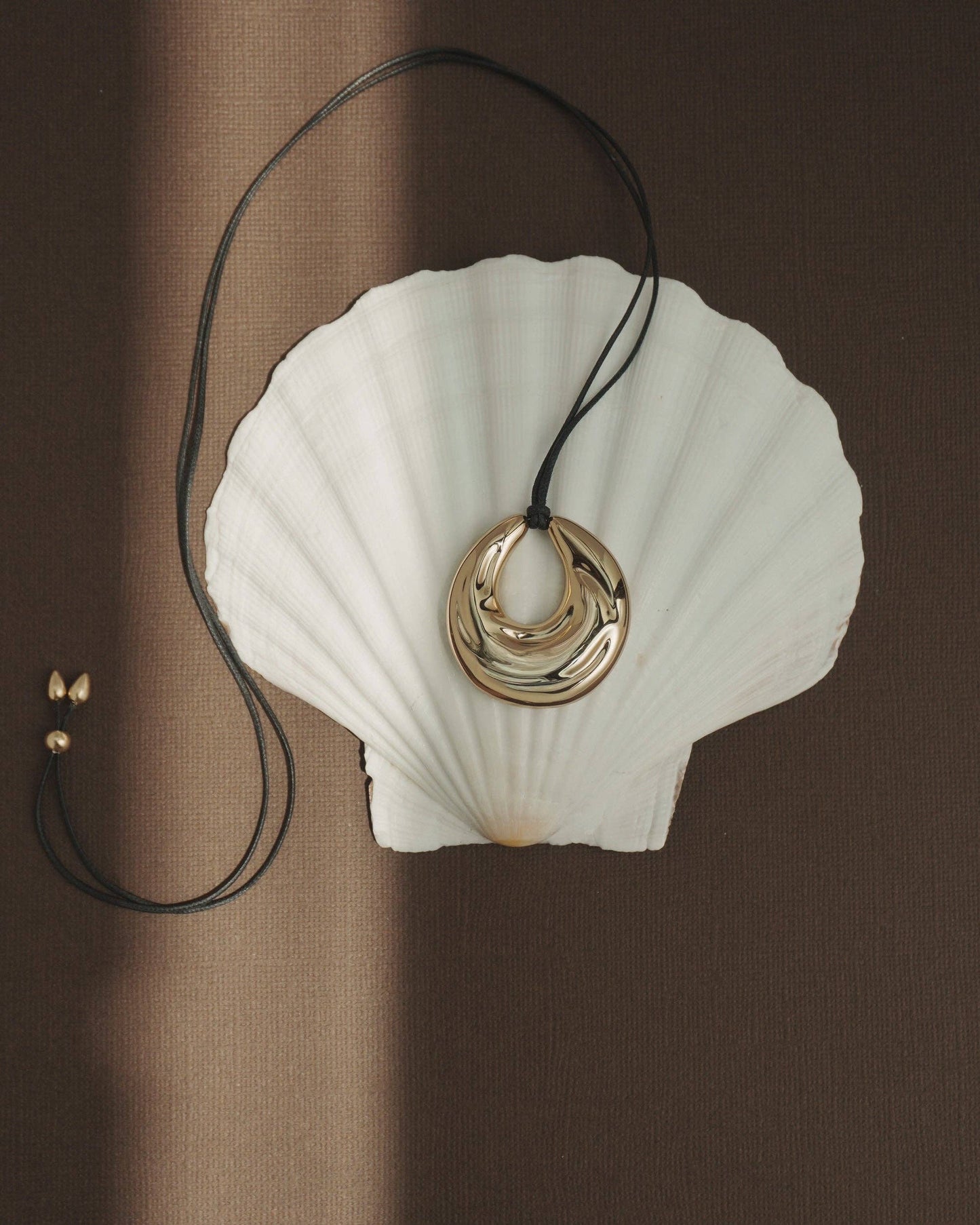 Kira Cord Necklace: Gold plated