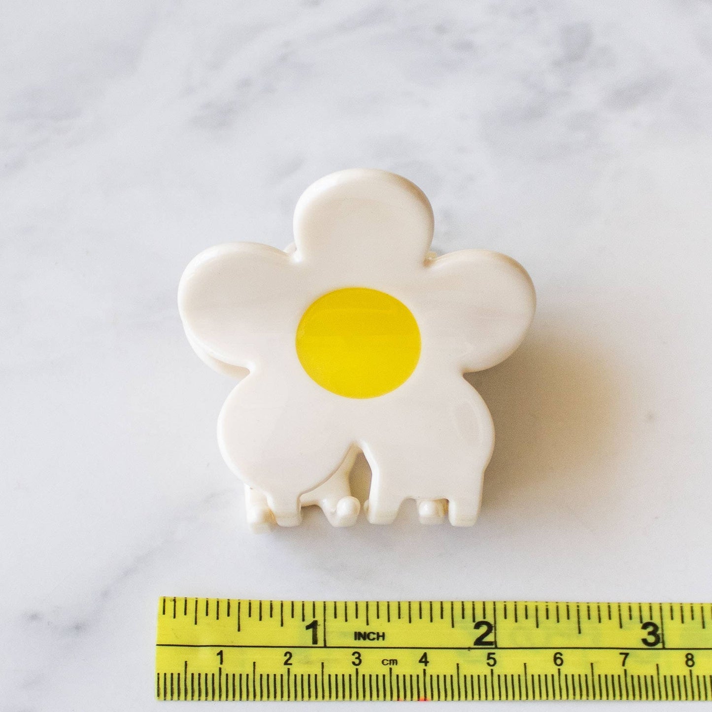 Eco Single Daisy Hair Claw Clip: Cream Cheese