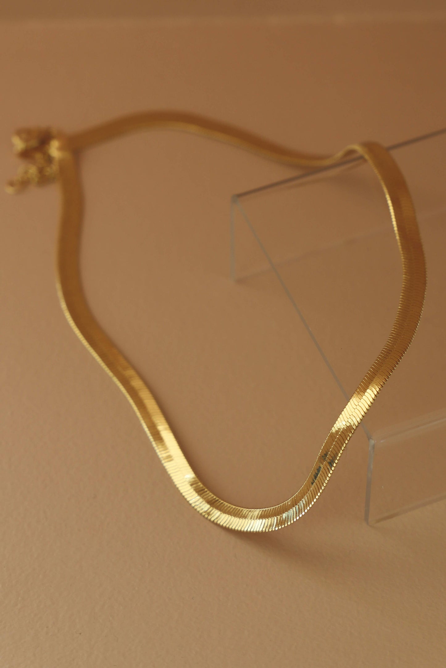 HERRINGBONE CHAIN NECKLACE: GOLD