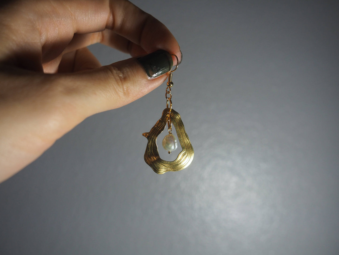 Oyster Pearl Earrings: Gold plated (nickel free) ball posts