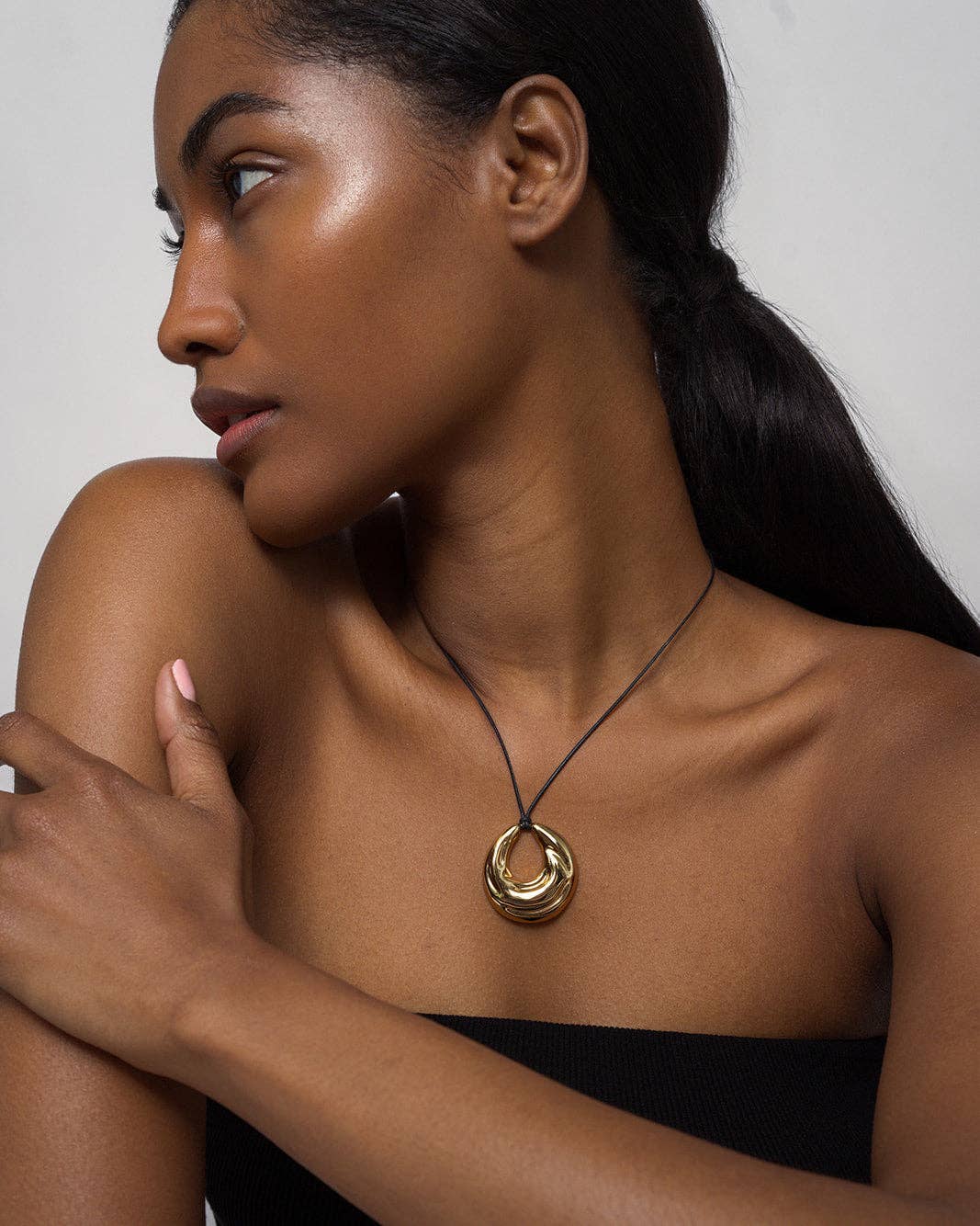 Kira Cord Necklace: Gold plated