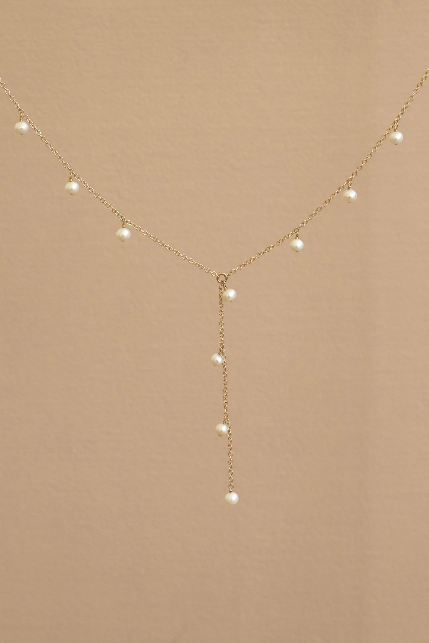 ELLE PEARL DROP LARIAT NECKLACE | GOLD