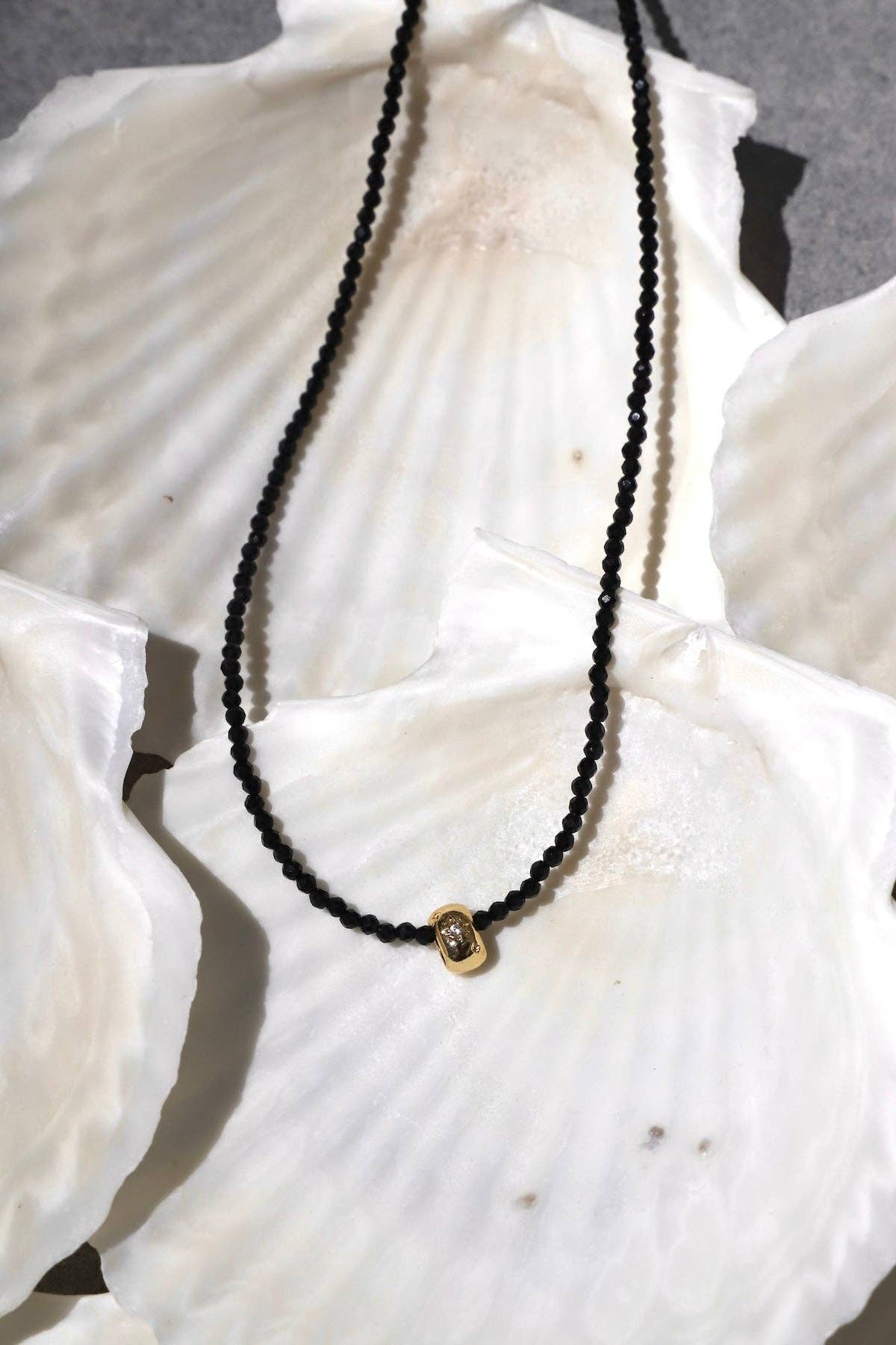 MIDNIGHT HALO NECKLACE