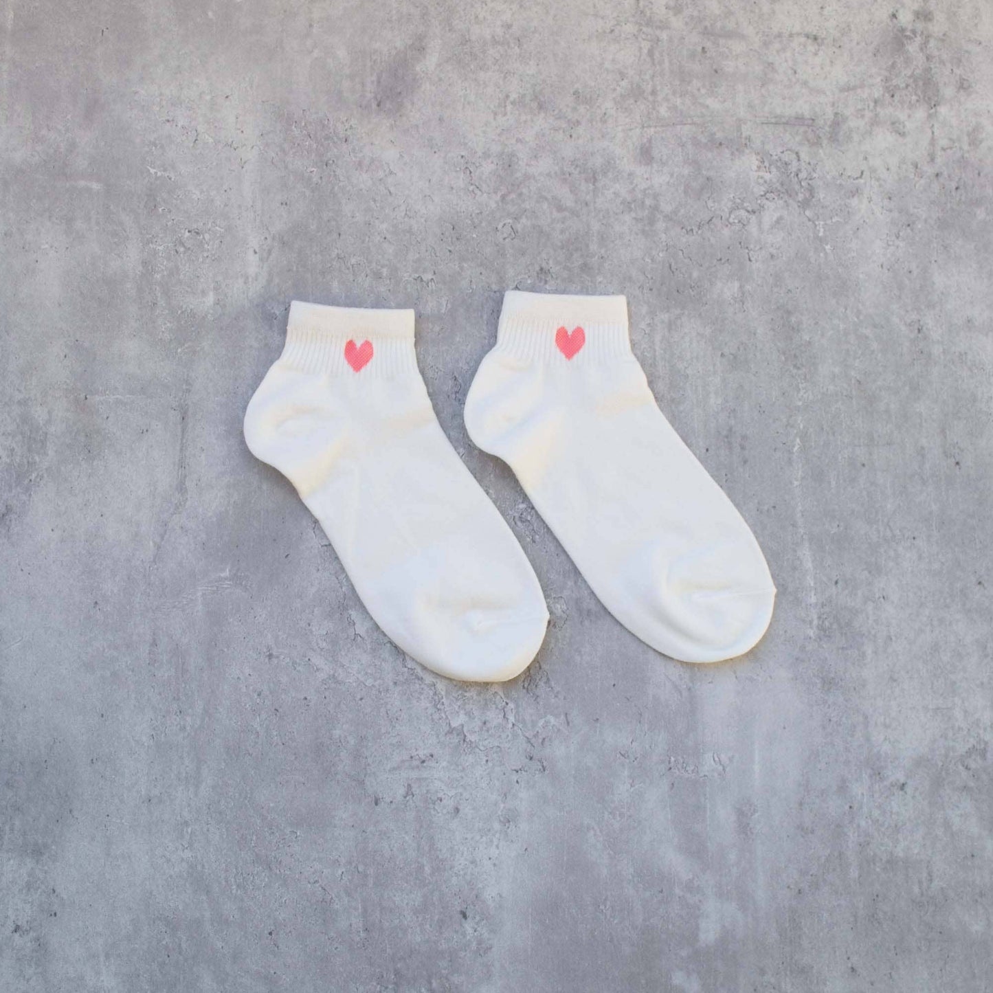 Mini Heart Ankle Socks: White/Black