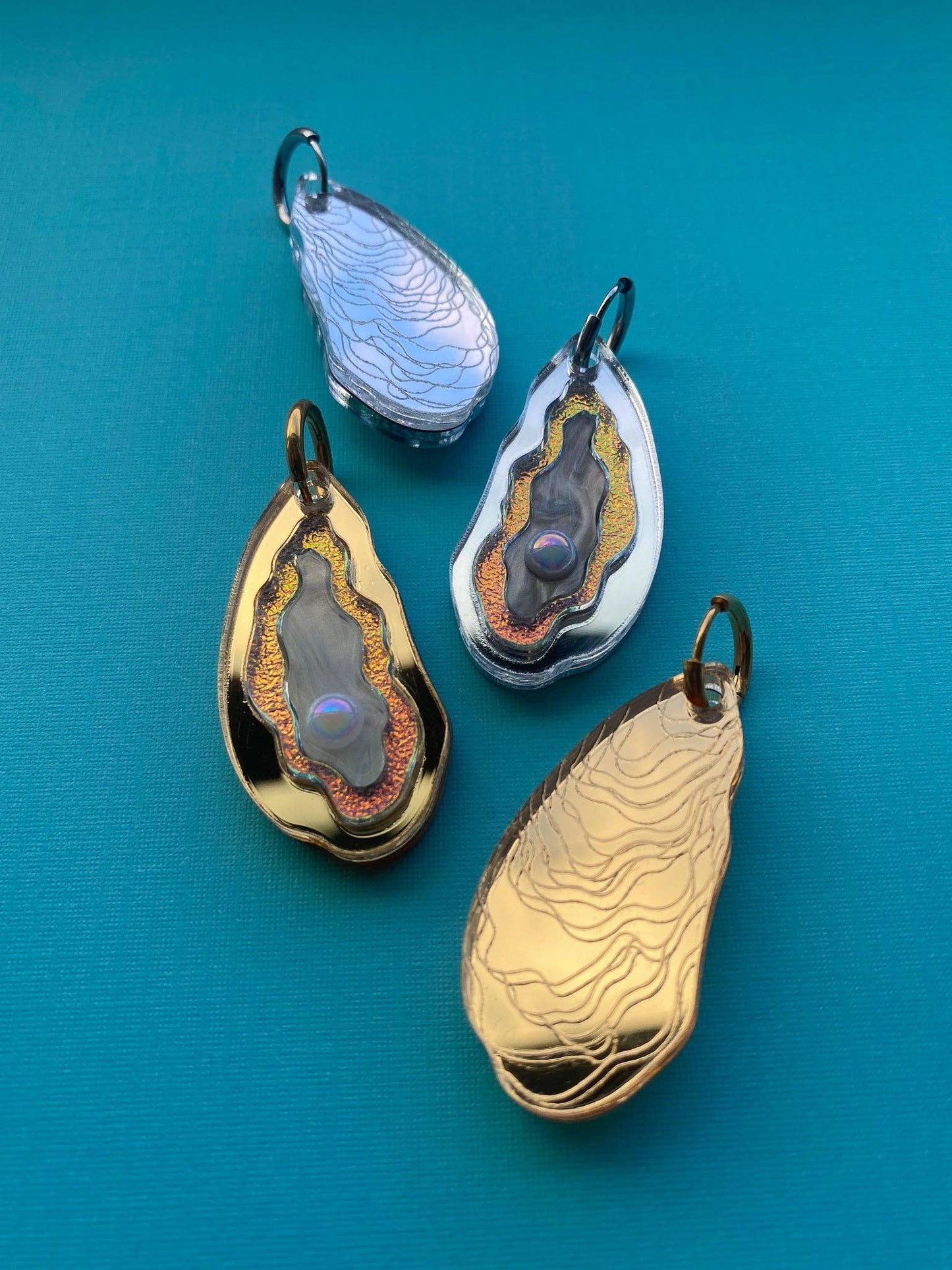 Oyster Earrings *Reversible*: Golden / Lg