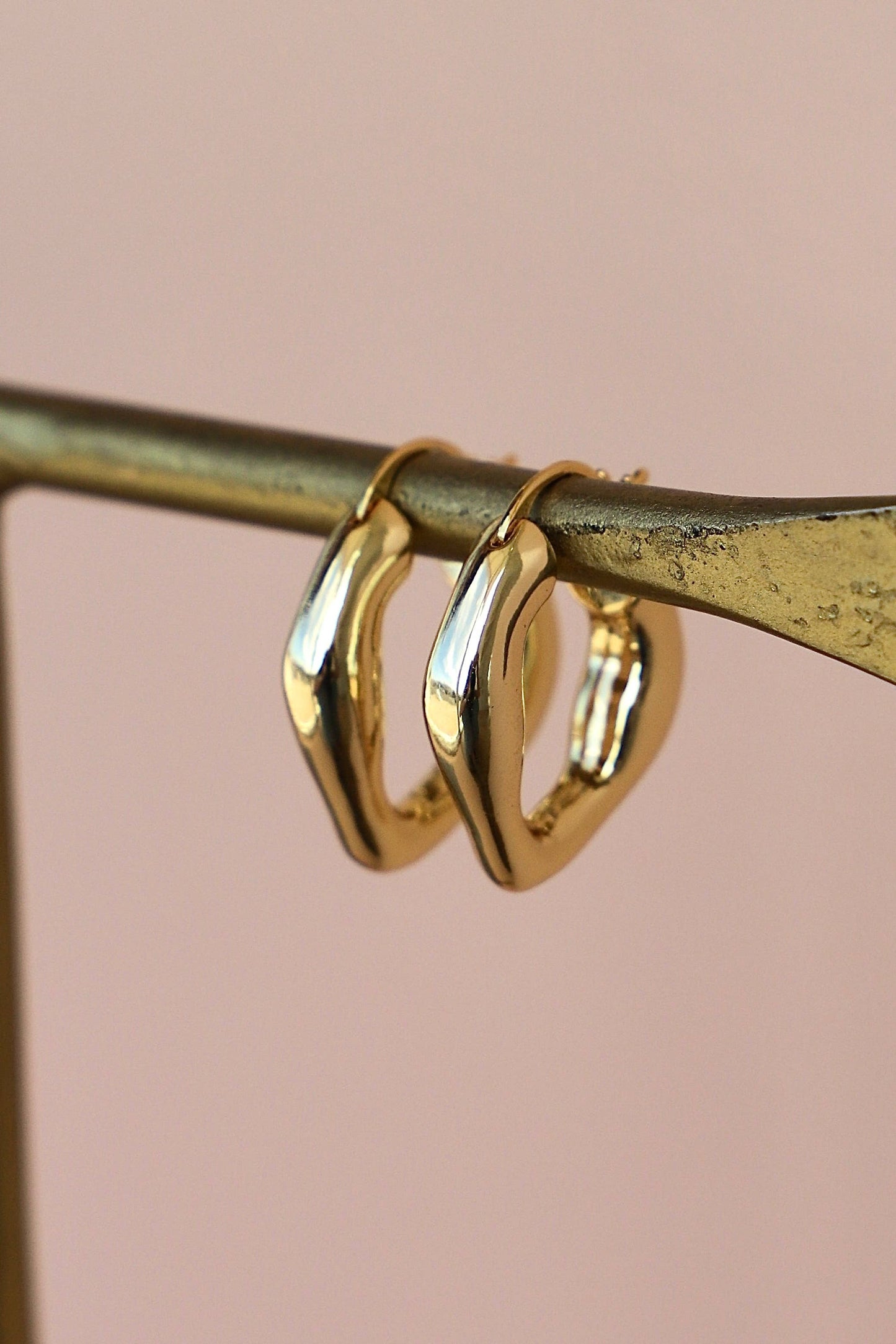 ORGANIC GOLD HOOPS: GOLD