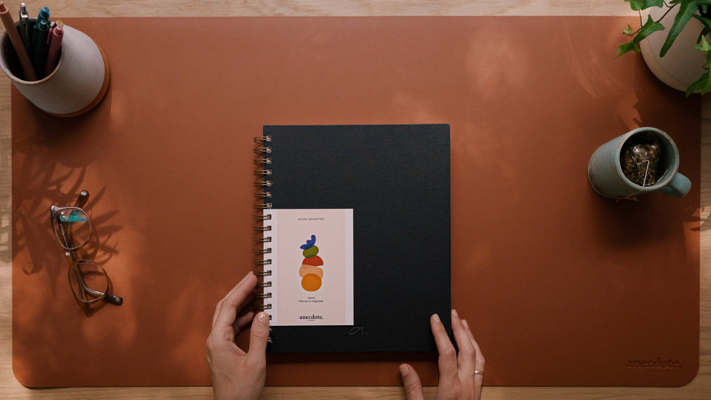 The Yearly Planner -Undated 52 week planner - Spiral Bound : Ink Blue