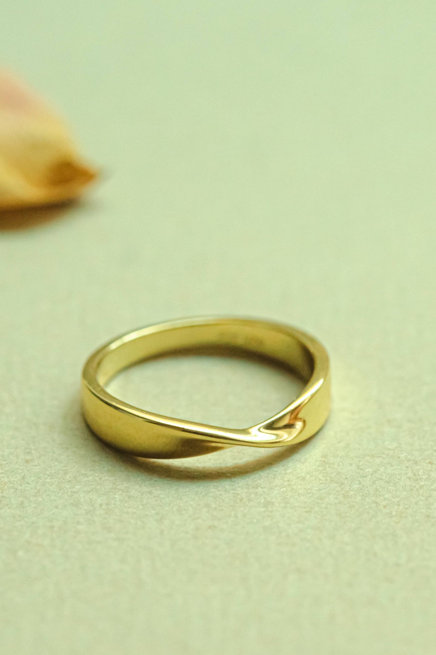 Emma Twisted Gold Ring: 8