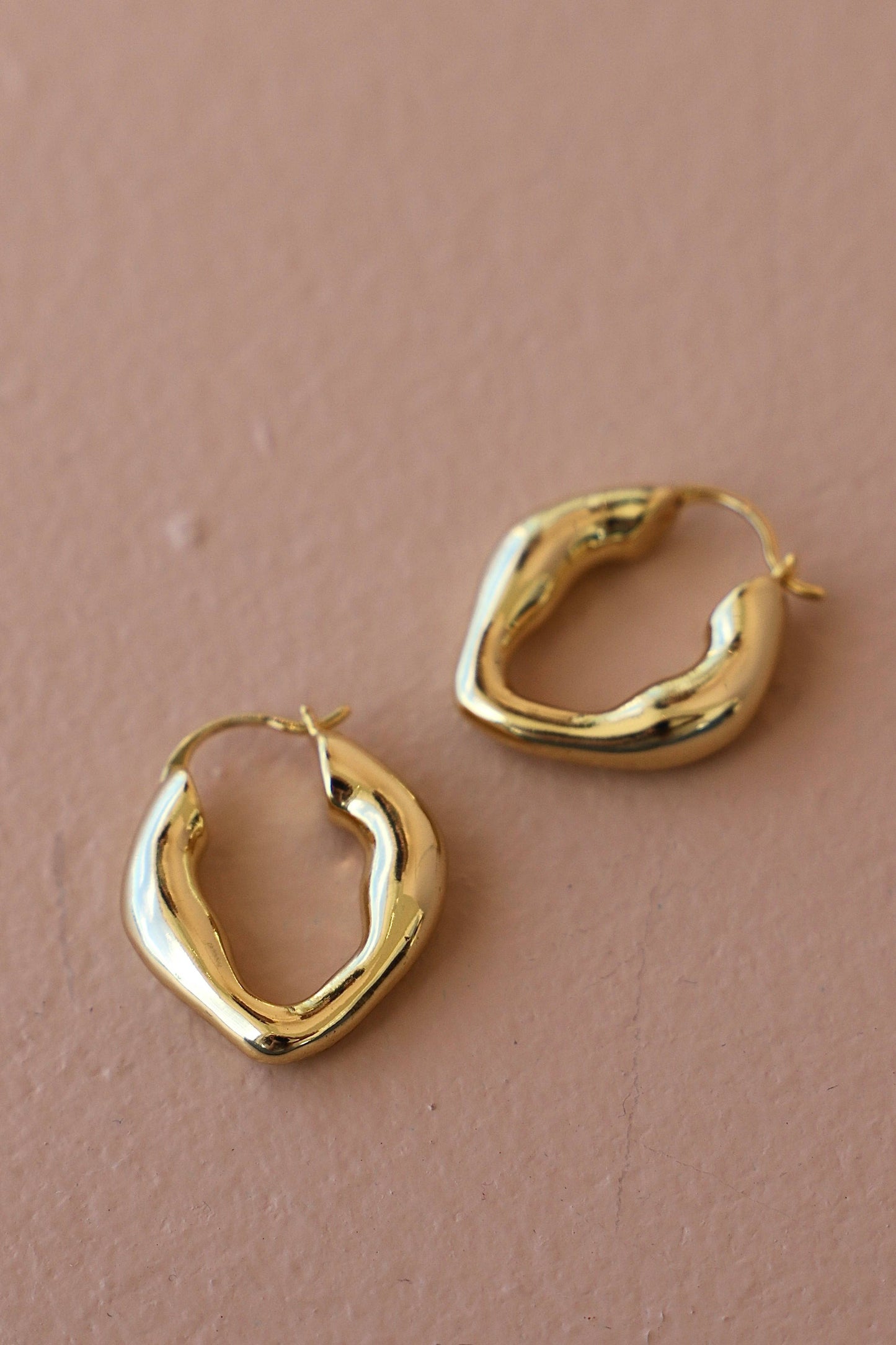 ORGANIC GOLD HOOPS: GOLD