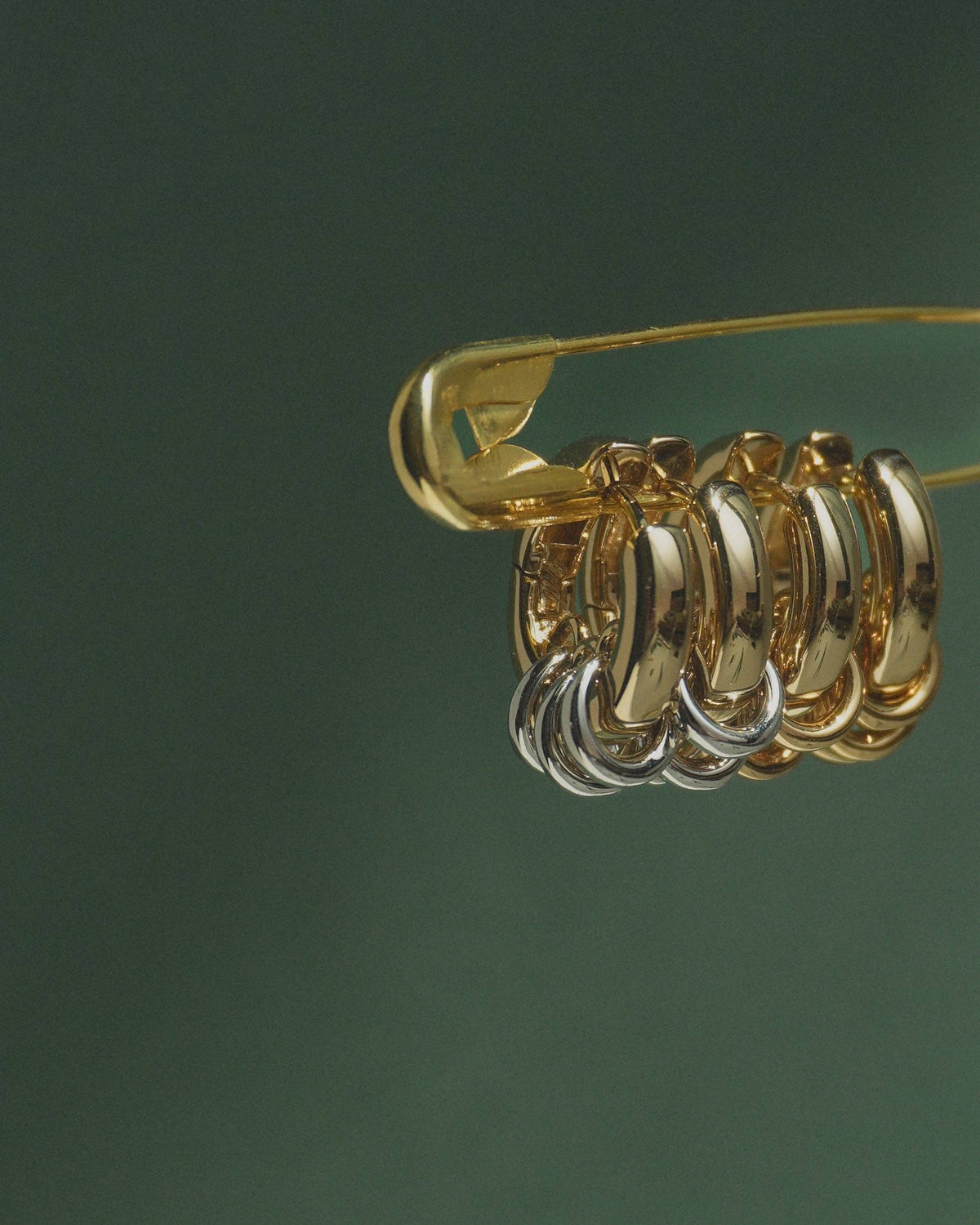 Grande Levi Huggies: Gold plate