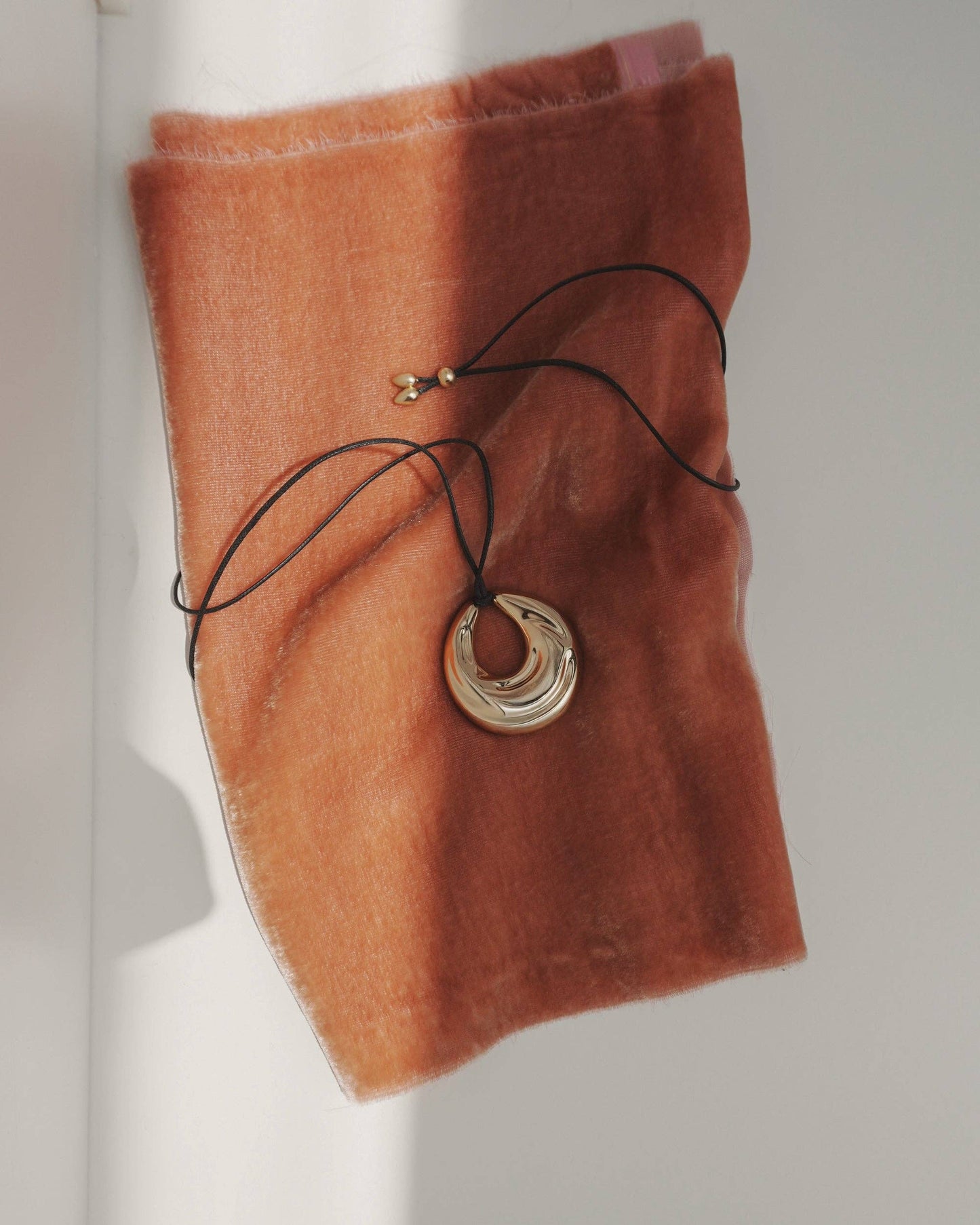 Kira Cord Necklace: Gold plated