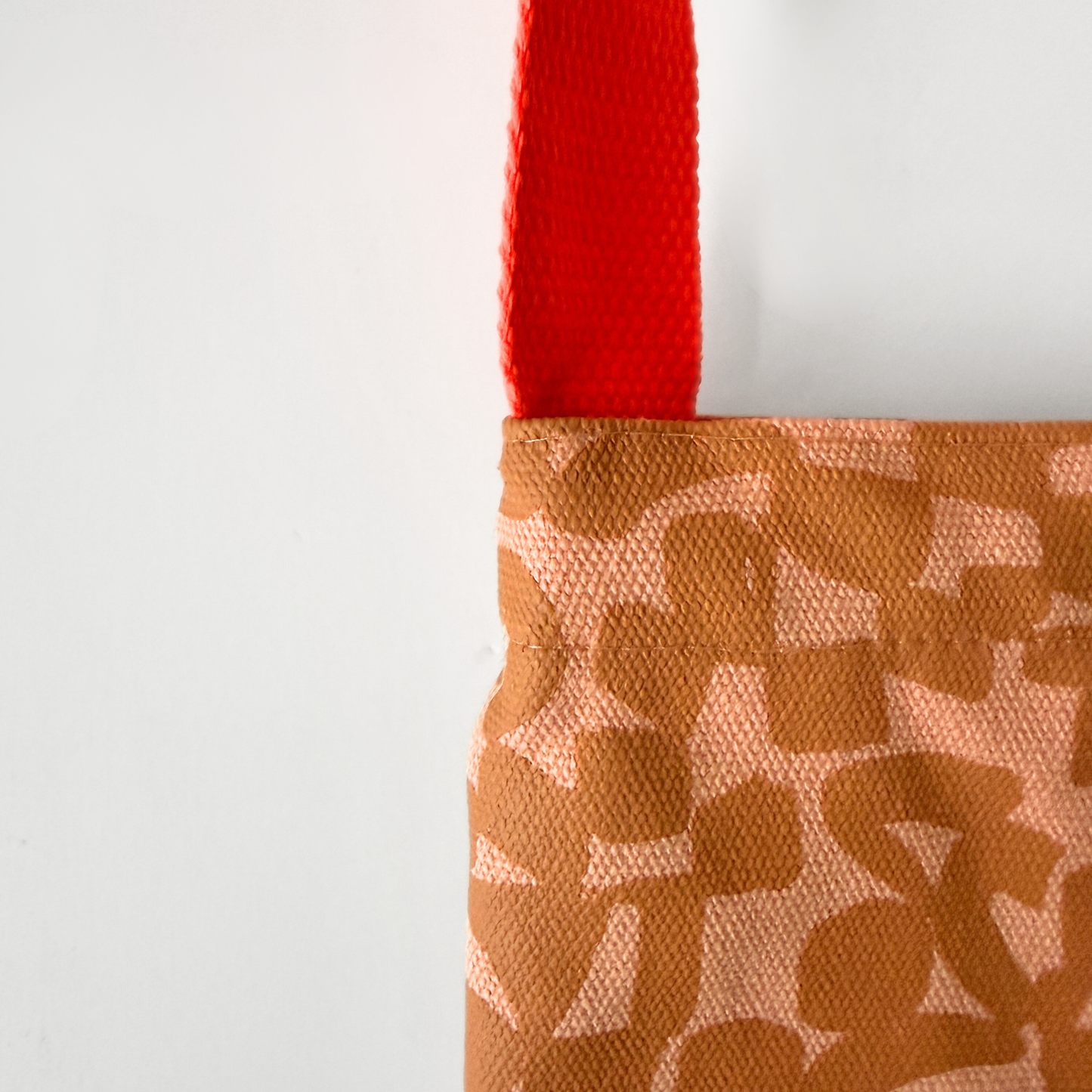 The Wine Tote | Checks