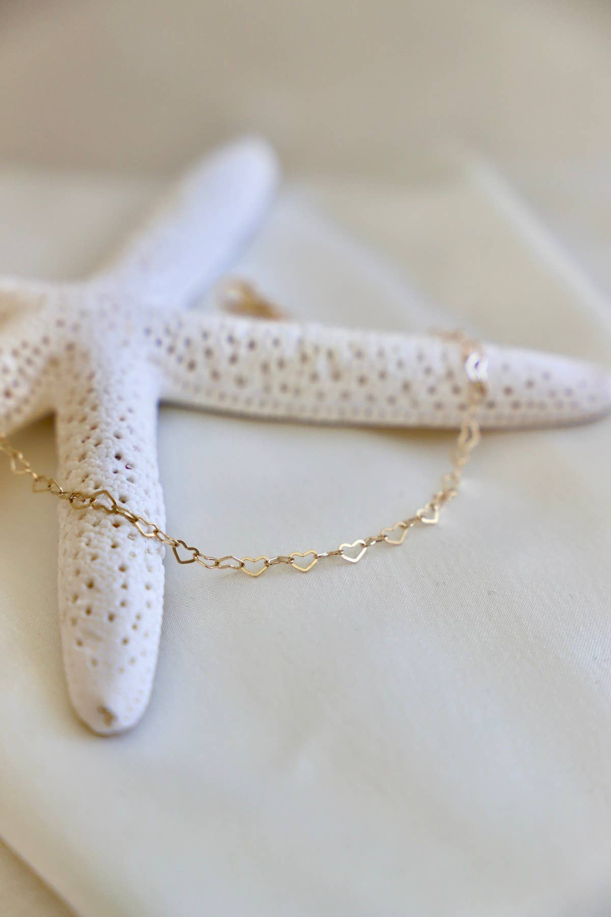 HEART CHAIN NECKLACE: Gold Filled