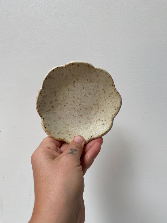Flower Dish | Cream matte