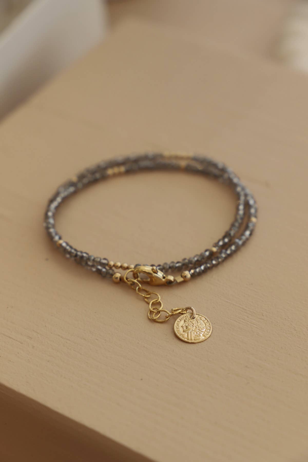 BLACK DIAMOND PETITE DOUBLE WRAP BRACELET: BLACK DIAMOND / GOLD