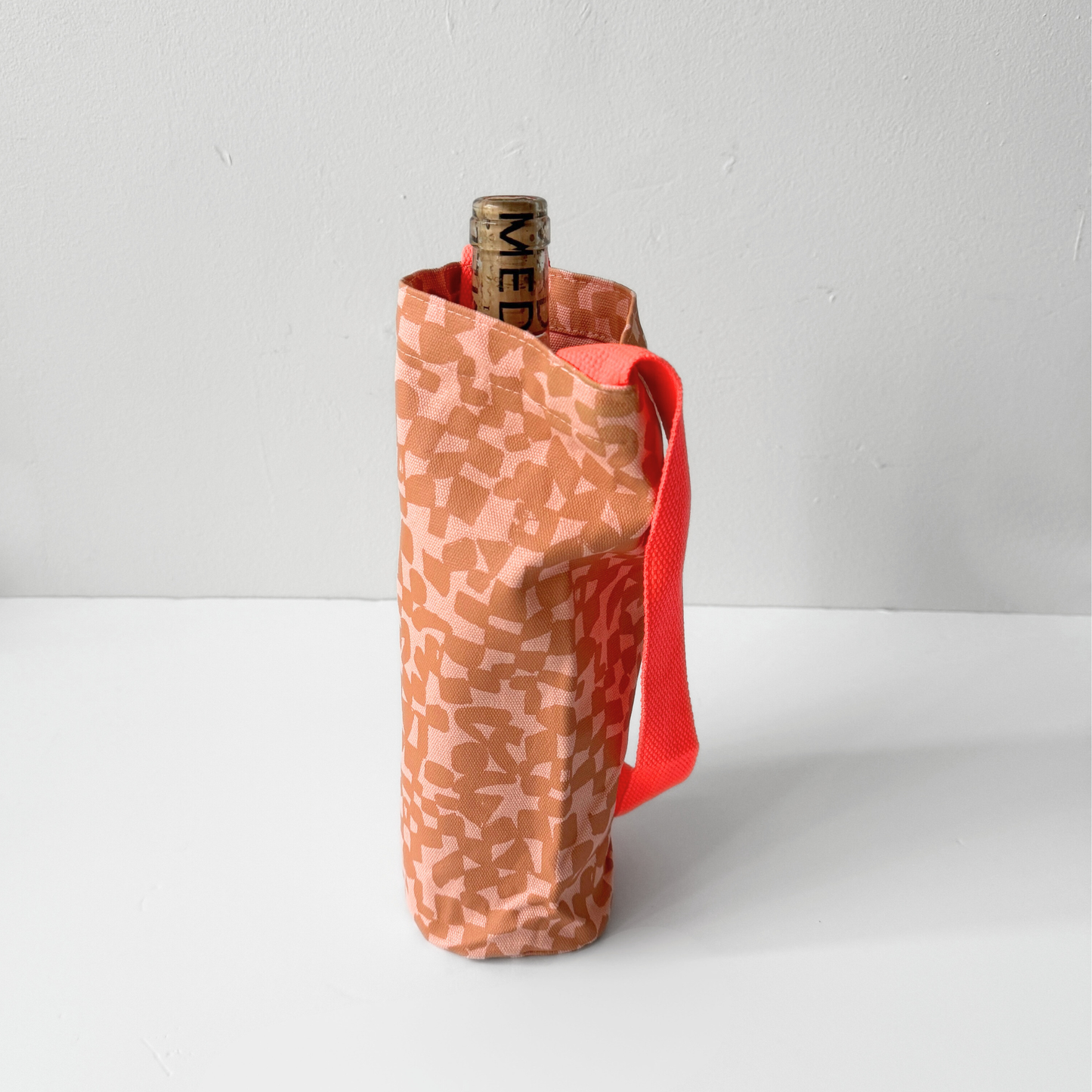 The Wine Tote | Checks