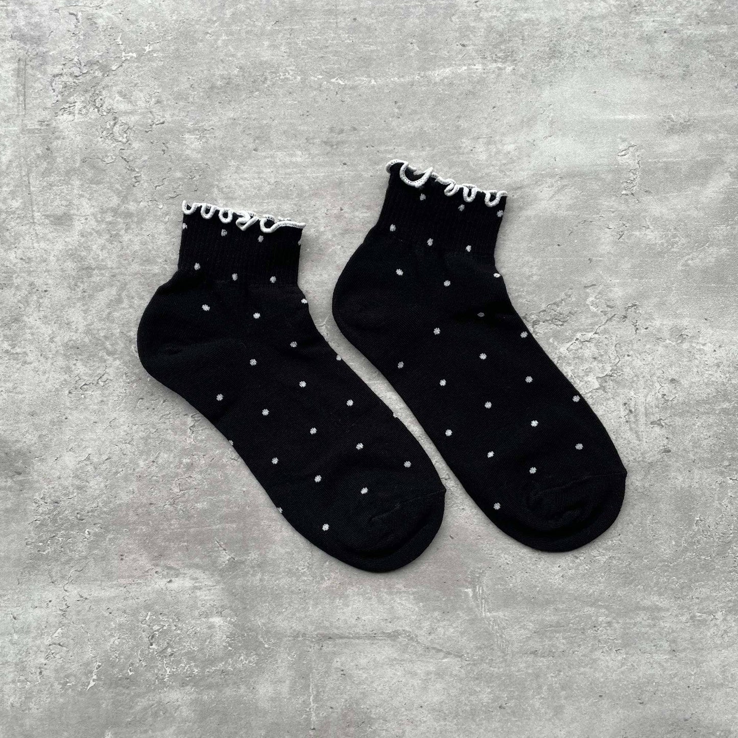 Cute Ruffled Ankle Socks | Black