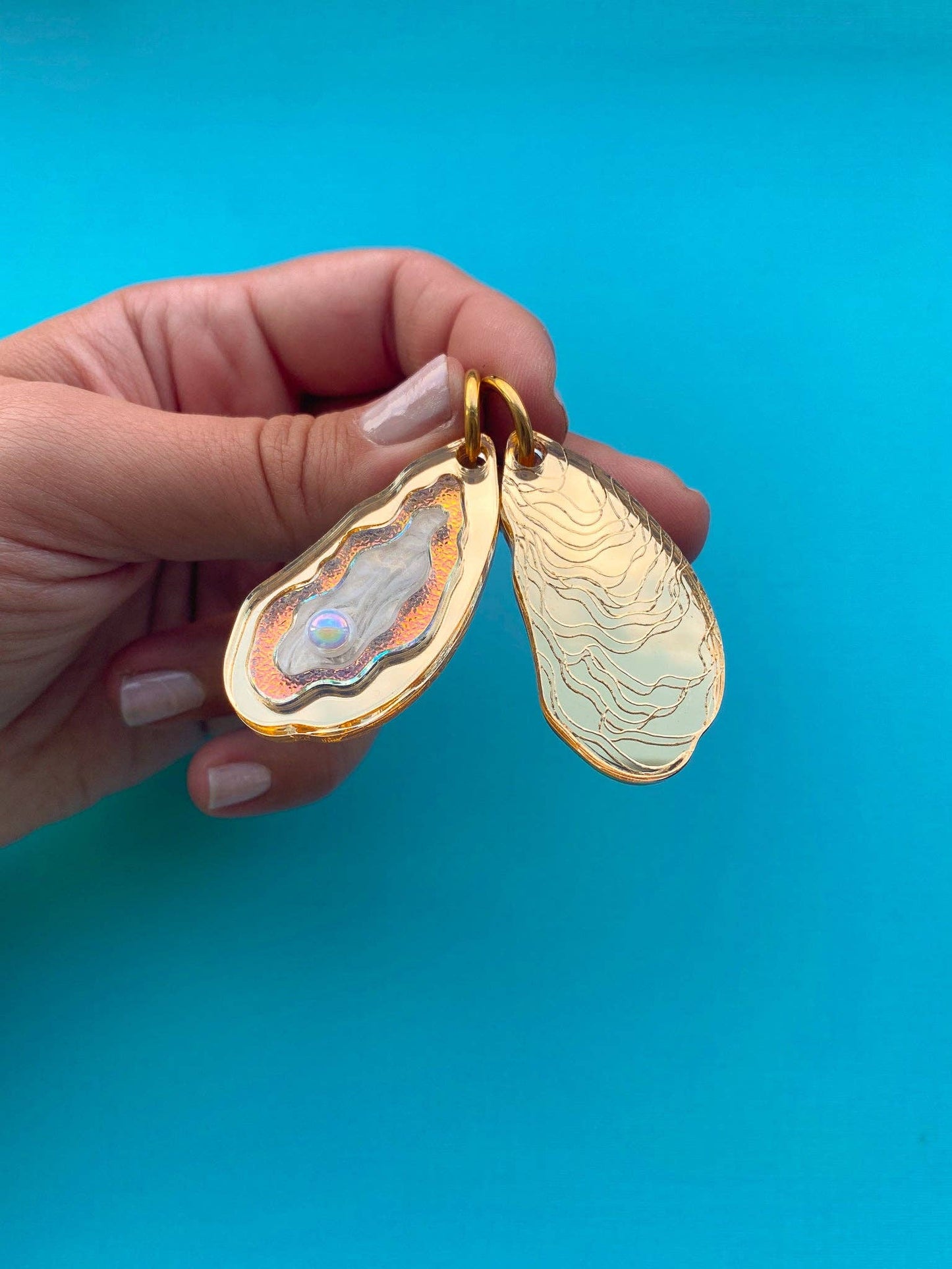 Oyster Earrings *Reversible*: Golden / Lg