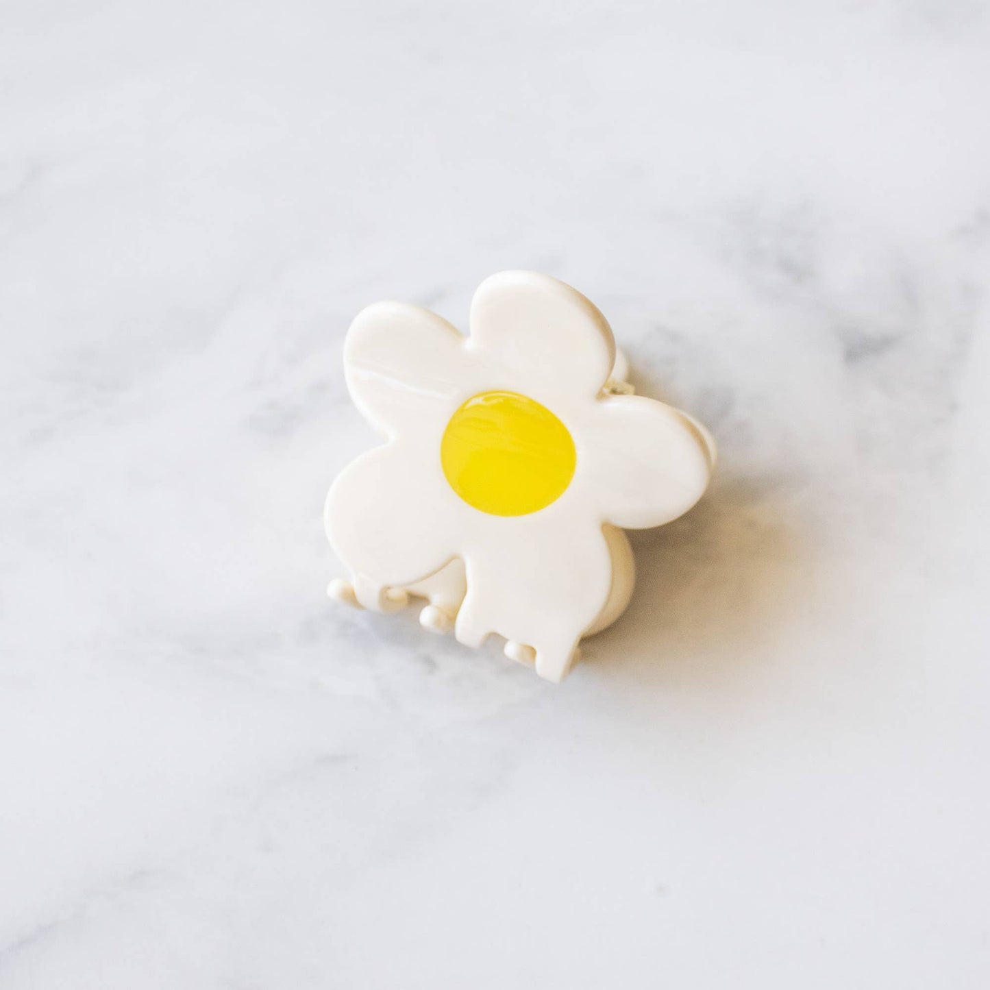 Eco Single Daisy Hair Claw Clip: Cream Cheese