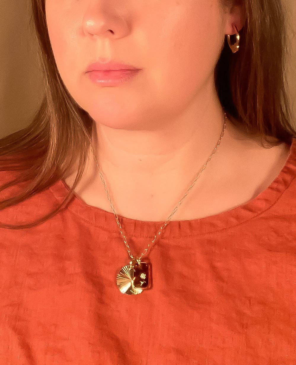 Tortoise Glass & Sunburst Charm Necklace | 18"