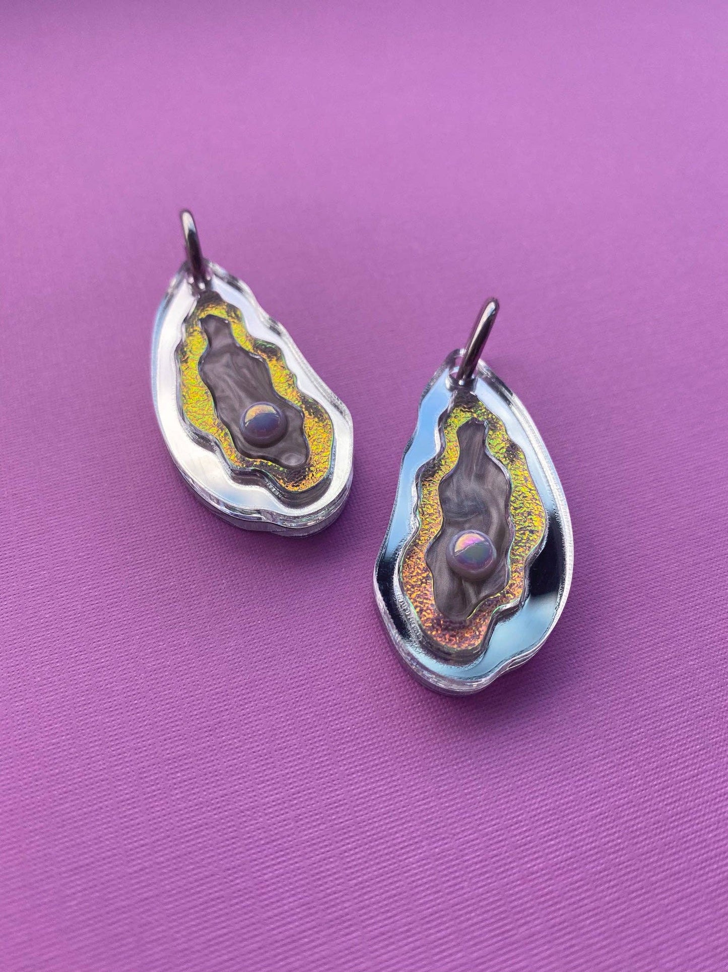 Oyster Earrings *Reversible*: Golden / Lg