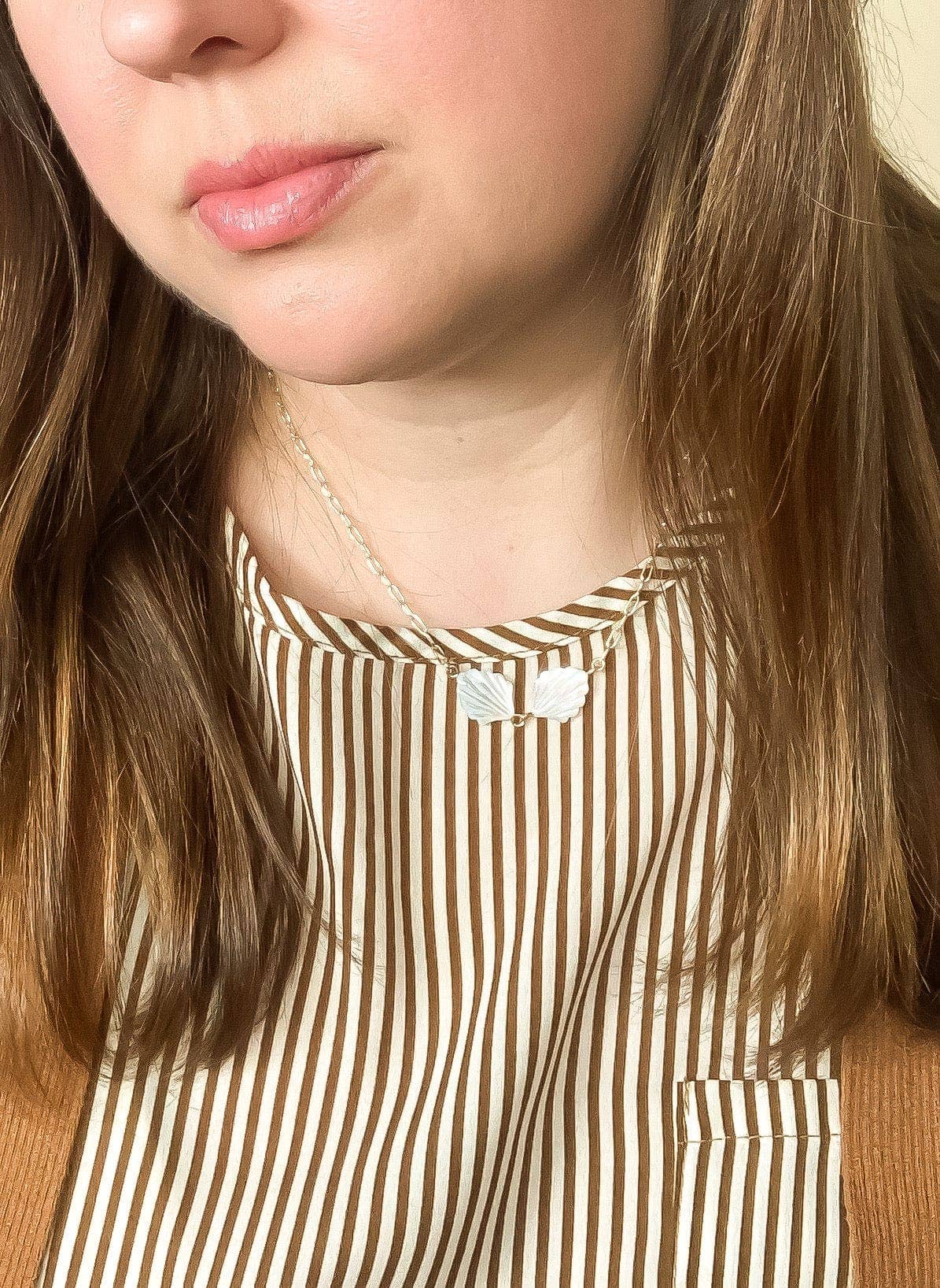 Mother of Pearl Double Shell Necklace: 17"