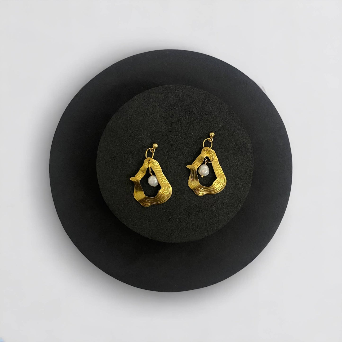 Oyster Pearl Earrings: Gold plated (nickel free) ball posts